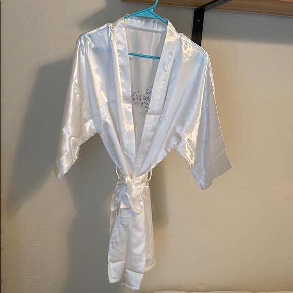 White Bridal Robe | Get Ready In - Picture 4 of 4